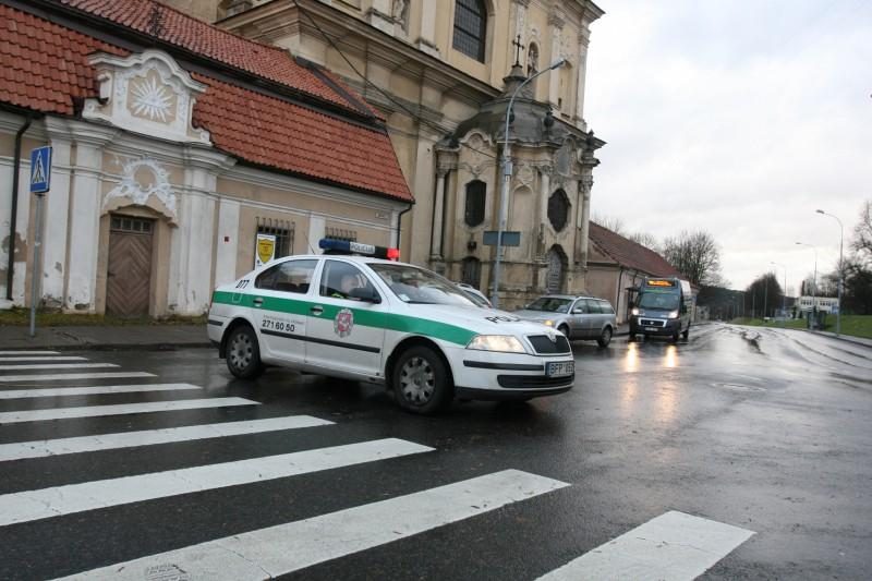 Vėtra Vilniuje ir apylinkėse didelių bėdų nepadarė (papildyta)