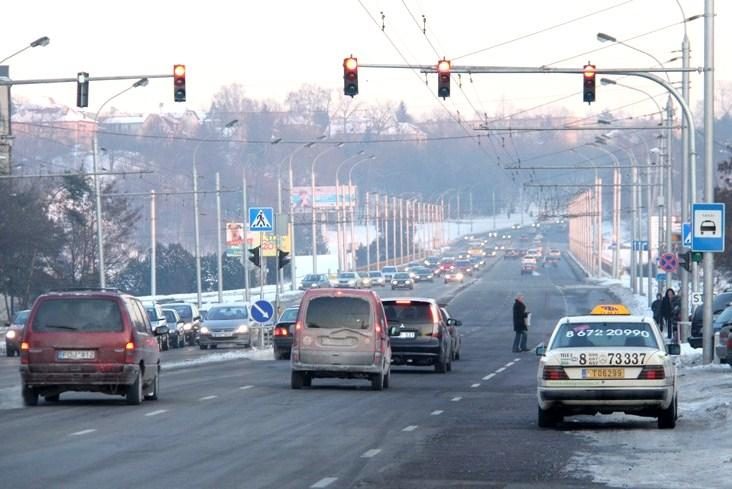 Varnių gatvėje pradėjo veikti naujas šviesoforas