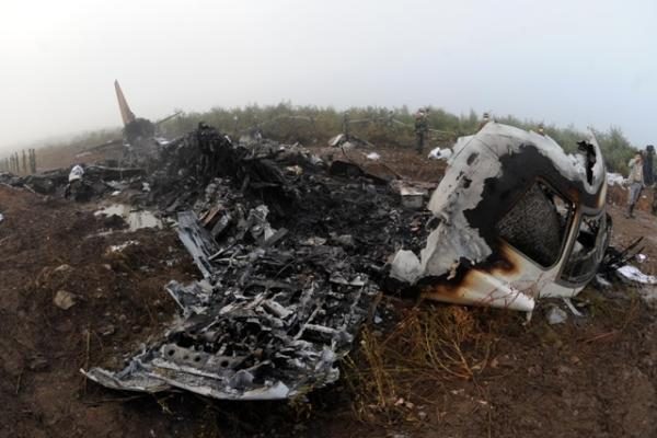 Rastos Kinijoje sudužusio lėktuvo juodosios dėžės atskleis katastrofos aplinkybes?