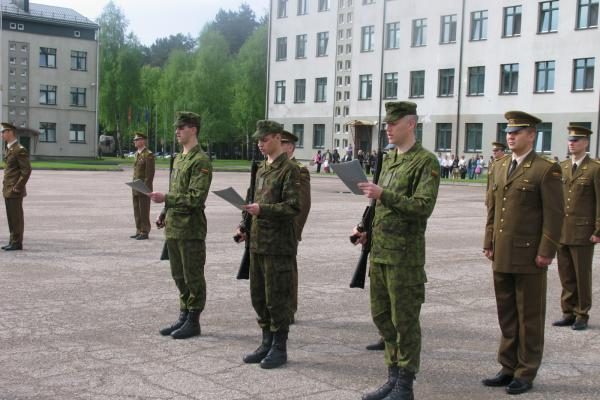 Būtinieji kariniai mokymai: ateina vis jaunesni jaunuoliai 