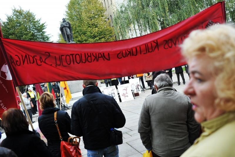 Prie Kauno savivaldybės – protestas prieš žmonių skurdinimą