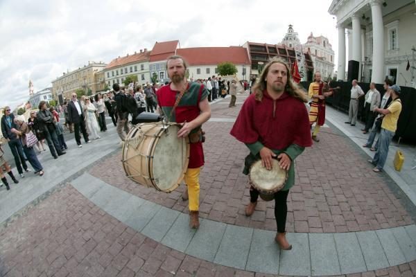 Rotušės aikštėje įsikūrė auksakaliai, puodžiai ir audėjos