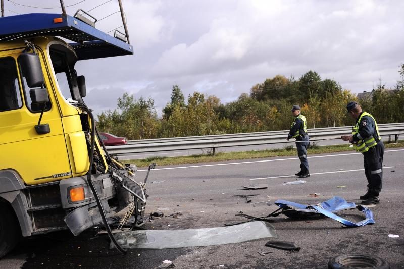 Avarija autostradoje prie Kauno: vilkikas sutraiškė „Fiestą“