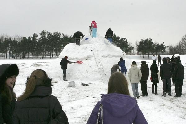 Santakoje pastatytas besmegenis milžinas 