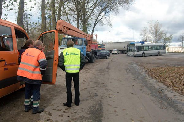 Grigiškėse susidūrė keturi vilkikai ir „Audi“