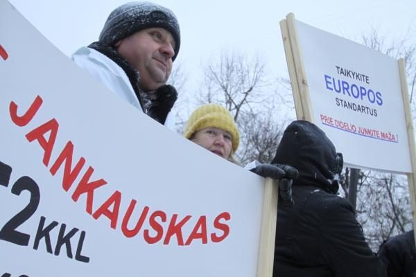 Medikai vėl protestavo prieš ligoninių sujungimą