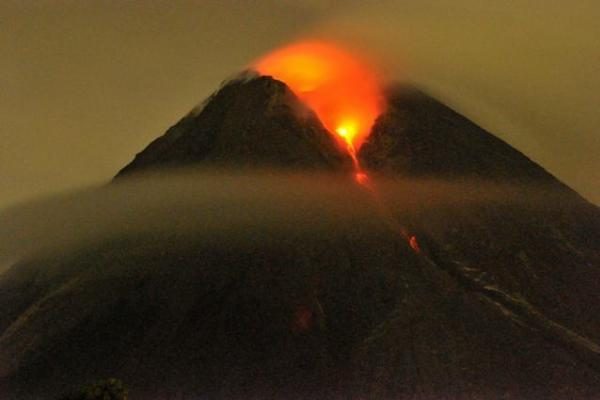 Indonezijoje Merapio ugnikalnio išsiveržimo aukų padaugėjo iki 275