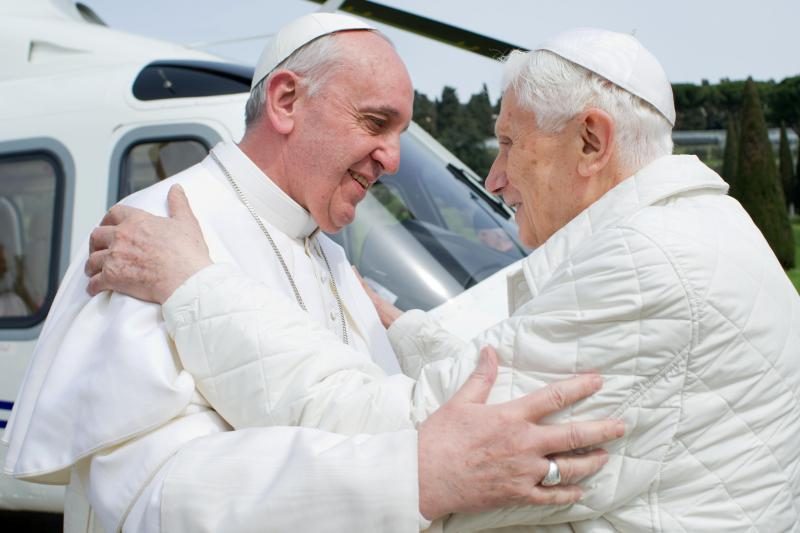 Popiežius Pranciškus atvyko aplankyti savo pirmtako Benedikto XVI