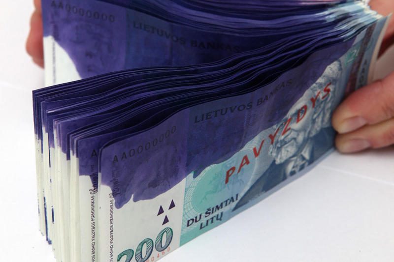 „Swedbank“: apyvartoje gali pasirodyti dažais pažymėtų banknotų 