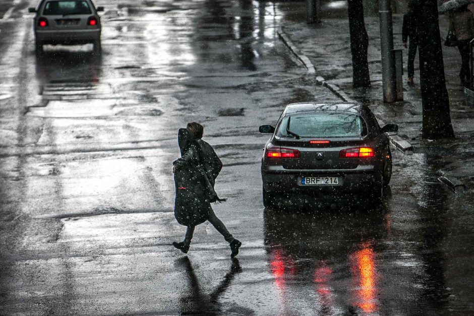 Kauną užklupo kruša su žaibais