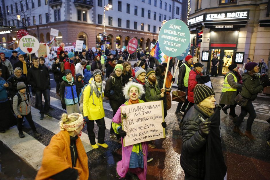 Mitinguose visame pasaulyje reikalaujama veiksmų dėl klimato kaitos