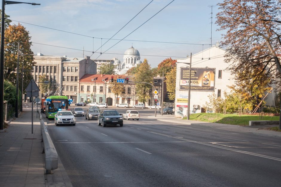 Į Parodos kalną pirmasis troleibusas kilo su politikų dainomis ir eilėraščiais