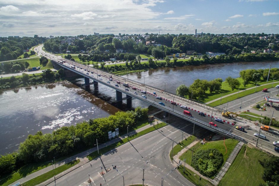 Užbaigtas svarbus Varnių tilto remonto etapas