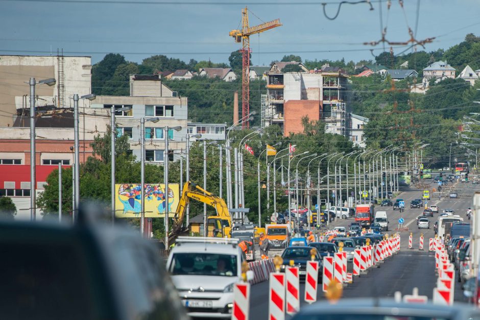 Užbaigtas svarbus Varnių tilto remonto etapas