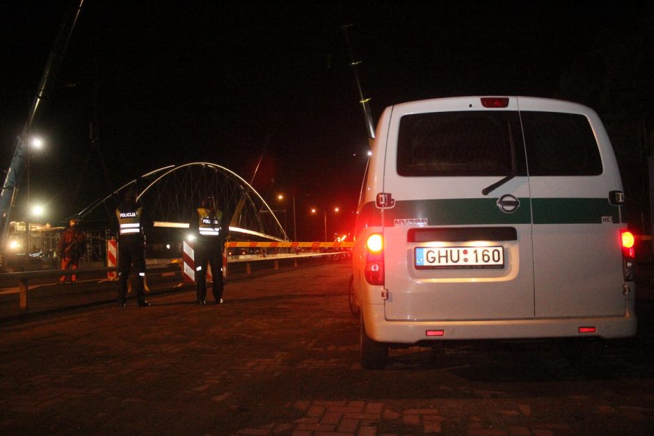 Naktinė viaduko užkėlimo operacija