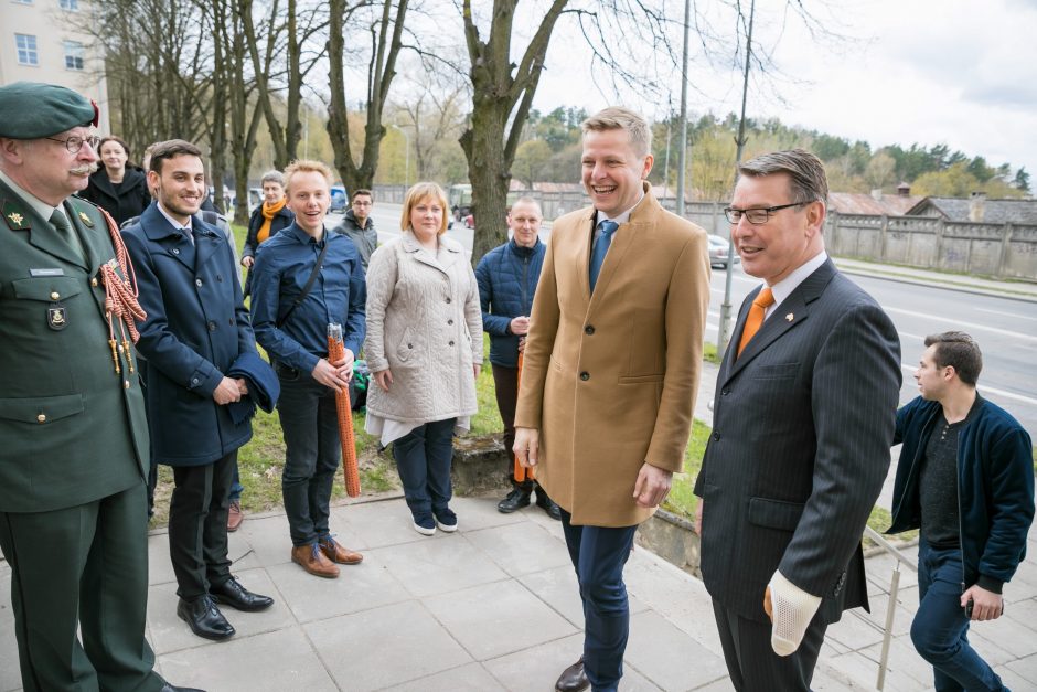 Olandijos gatvė sostinėje papuošta užrašu „Holland straat“