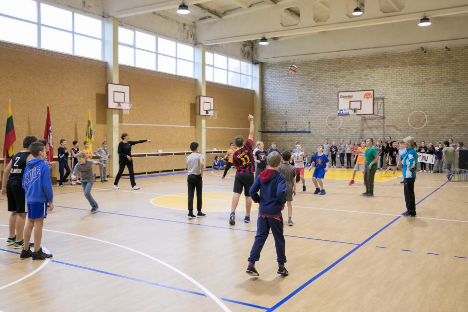 Mokyklų salės per atostogas bus atvertos sportuojantiems vaikams