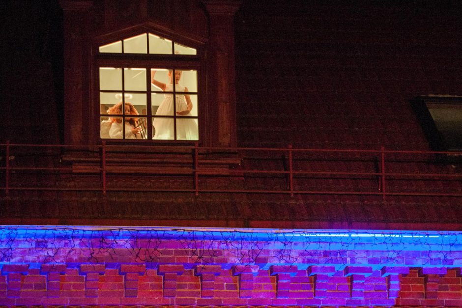 Eglutė Raudondvaryje įžiebta su įspūdingu ugnies šou