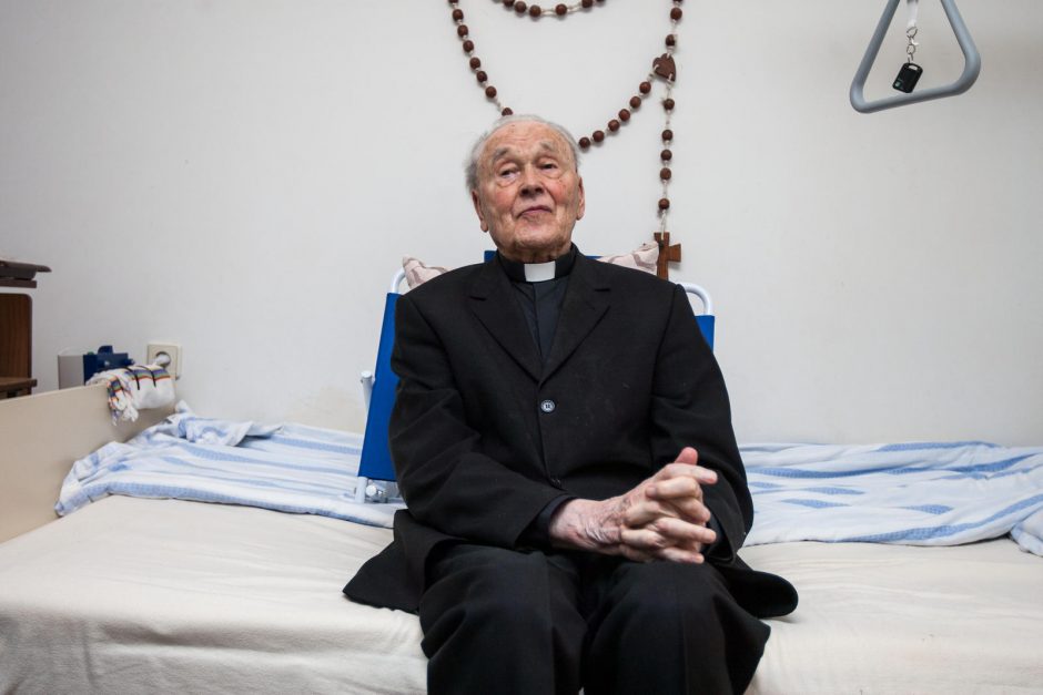 Šimtametis kunigas, gyvenantis dėl Dievo ir žmonių