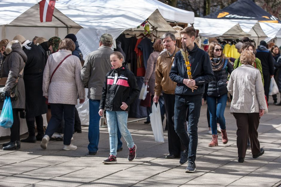 Pavasario mugėje: keiksnojo kainas, bet džiaugėsi asortimentu