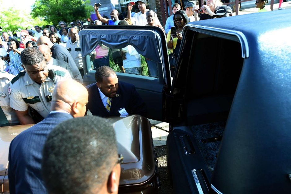 Tūkstančiai žmonių atsisveikina su bliuzo legenda B. B. Kingu