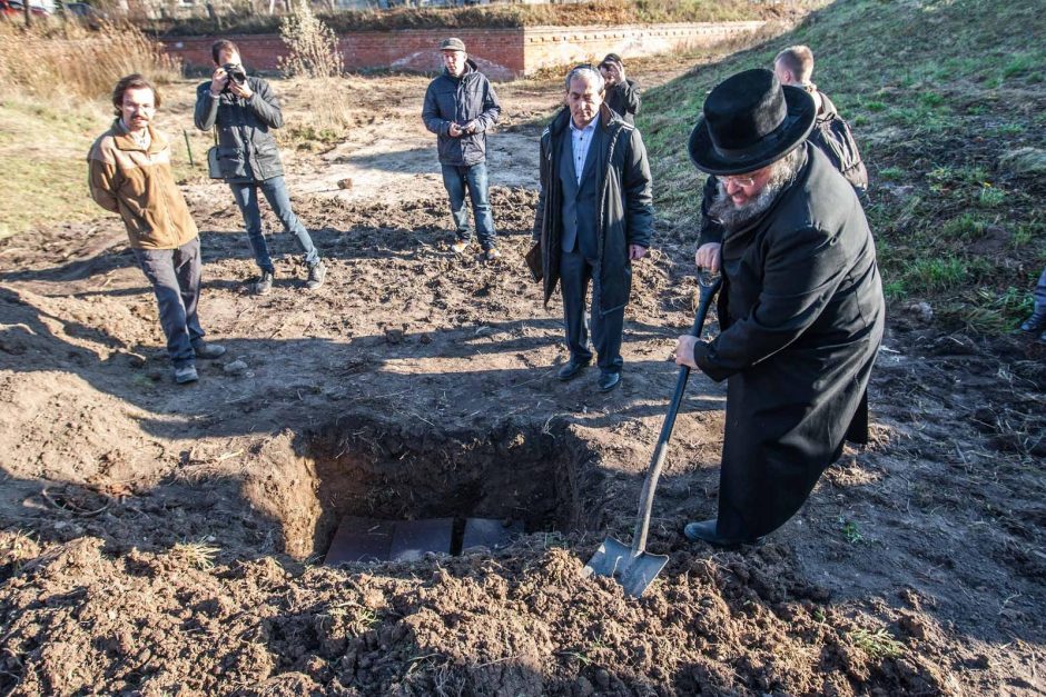 Žydų palaikų laidojimas VII forte