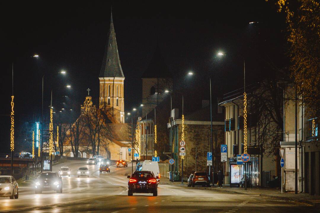 Kalėdinės dekoracijos papuošė Kauną