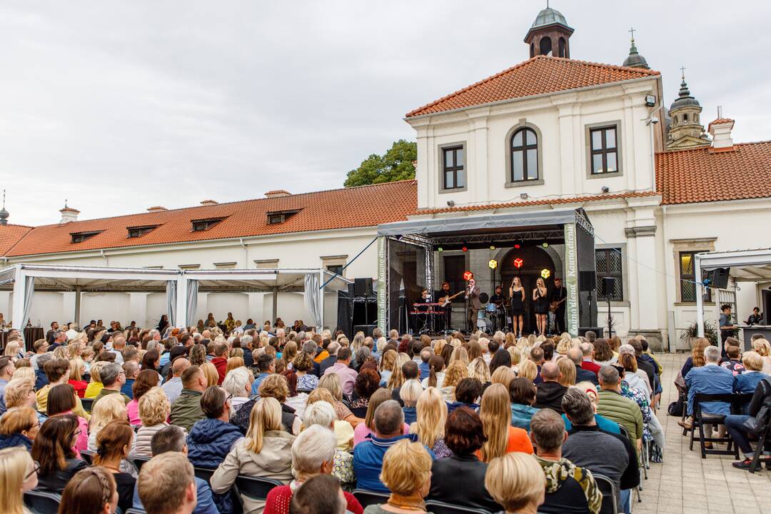 „Pažaislio Liepų alėjos vakaras“ su Linu Adomaičiu