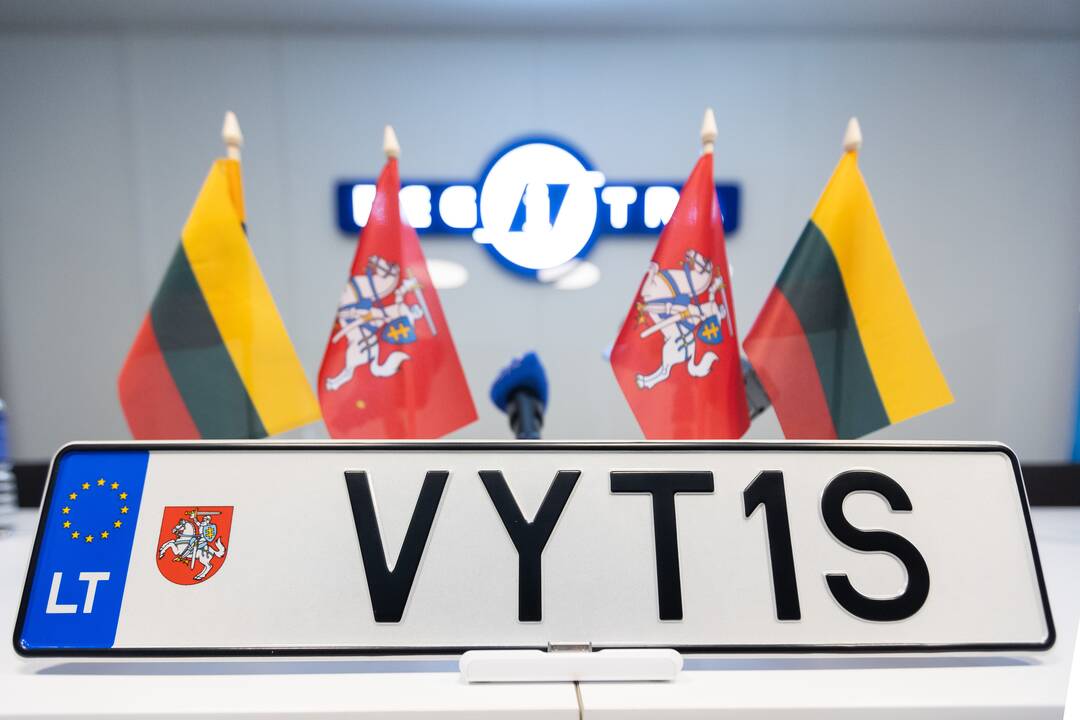 Pristatytas naujojo dizaino numerio ženklas su Lietuvos valstybės herbu – Vyčiu