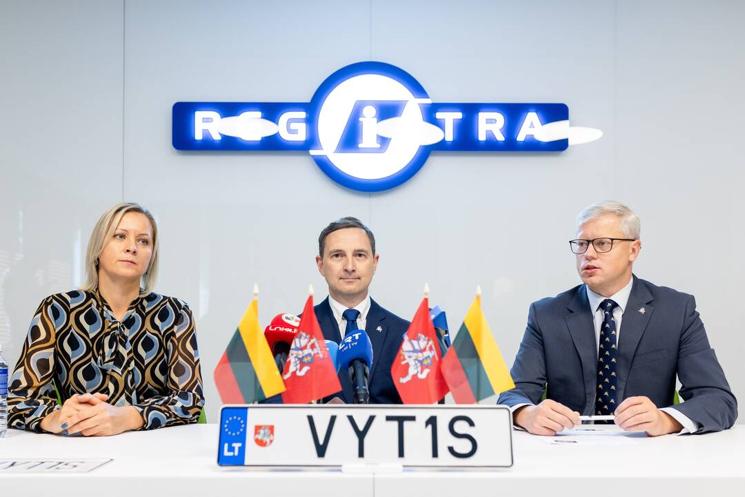 Pristatytas naujojo dizaino numerio ženklas su Lietuvos valstybės herbu – Vyčiu
