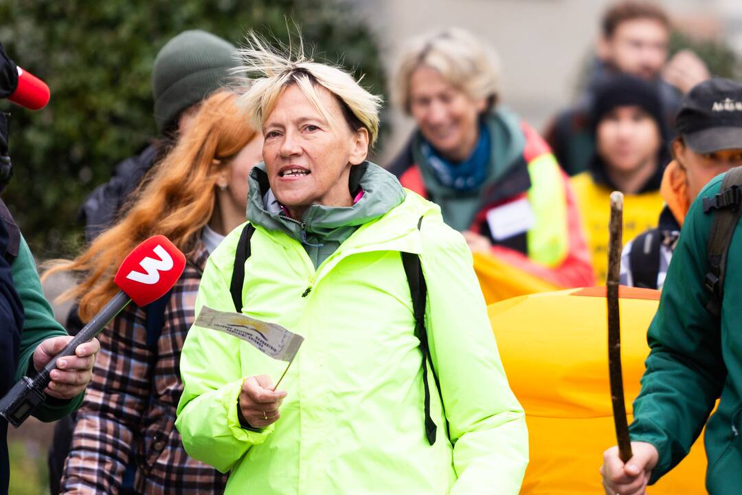Nuo Klaipėdos į Vilnių žygiuojantys mokytojai pasiekė sostinę