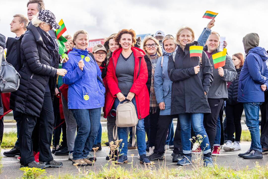 Nuo Klaipėdos į Vilnių žygiuojantys mokytojai pasiekė sostinę
