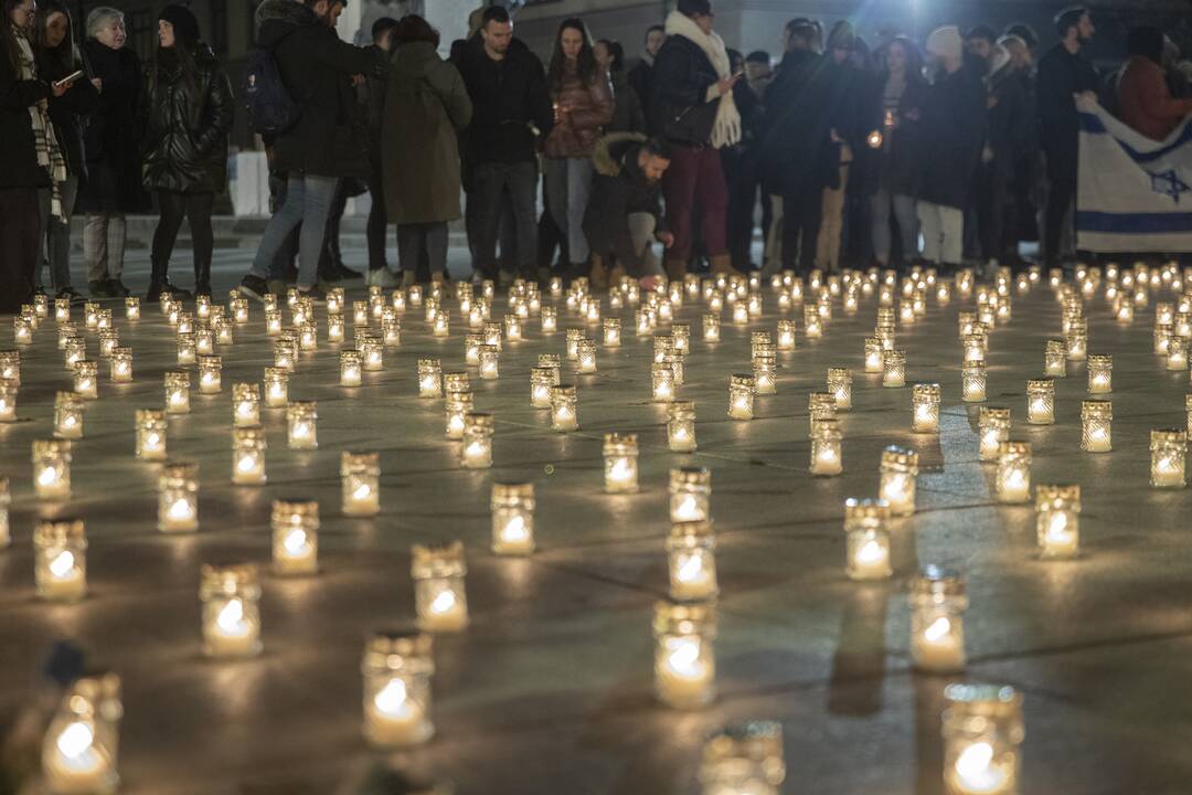 "Hamas" teroro Izraelyje aukoms atminti - 1,4 tūkst. žvakučių
