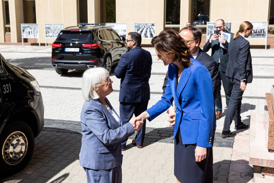 Seimo pirmininkė susitiko su JAV Senato delegacija