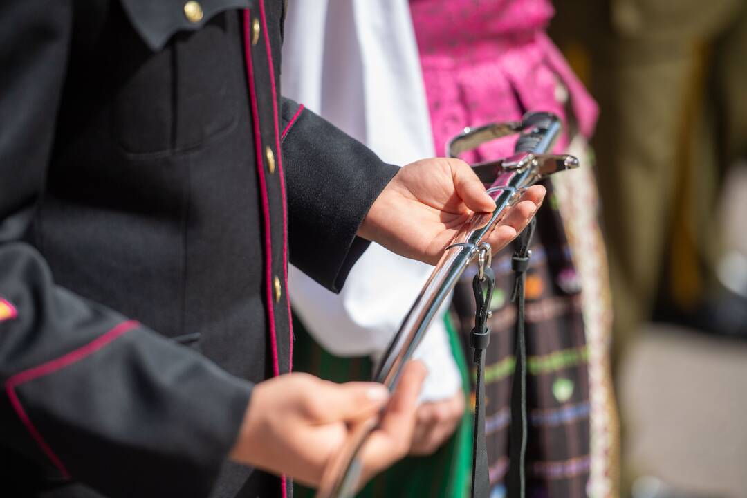 Prezidentas dalyvauja pirmojo karininko laipsnio suteikimo ceremonijoje