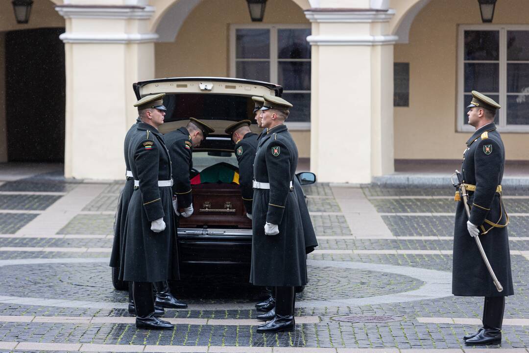 J. Vitkaus-Kazimieraičio palaikai atvežti į Šventų Jonų bažnyčią