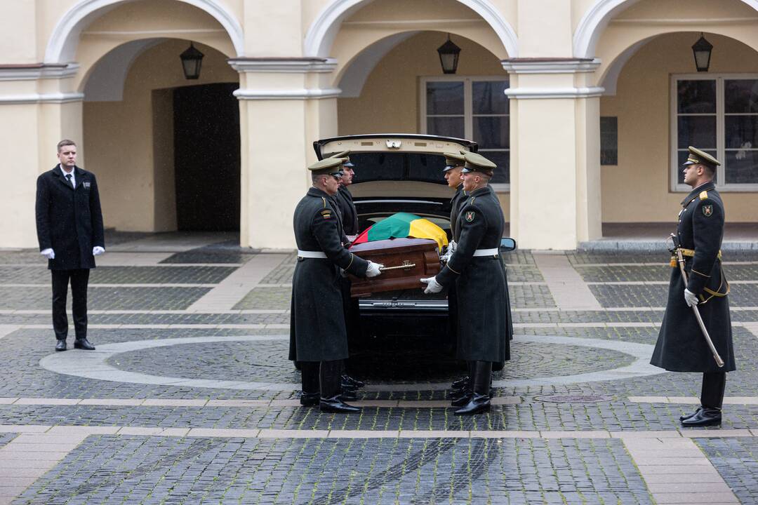 J. Vitkaus-Kazimieraičio palaikai atvežti į Šventų Jonų bažnyčią