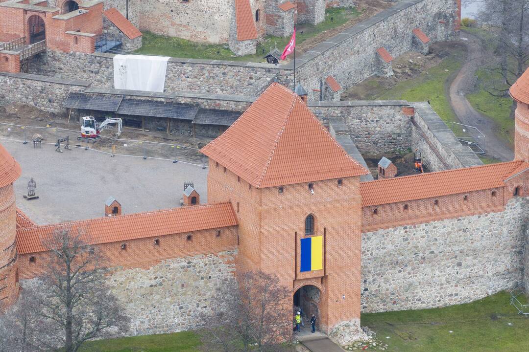 Trakų pilyje rastas į sprogmenį panašus daiktas