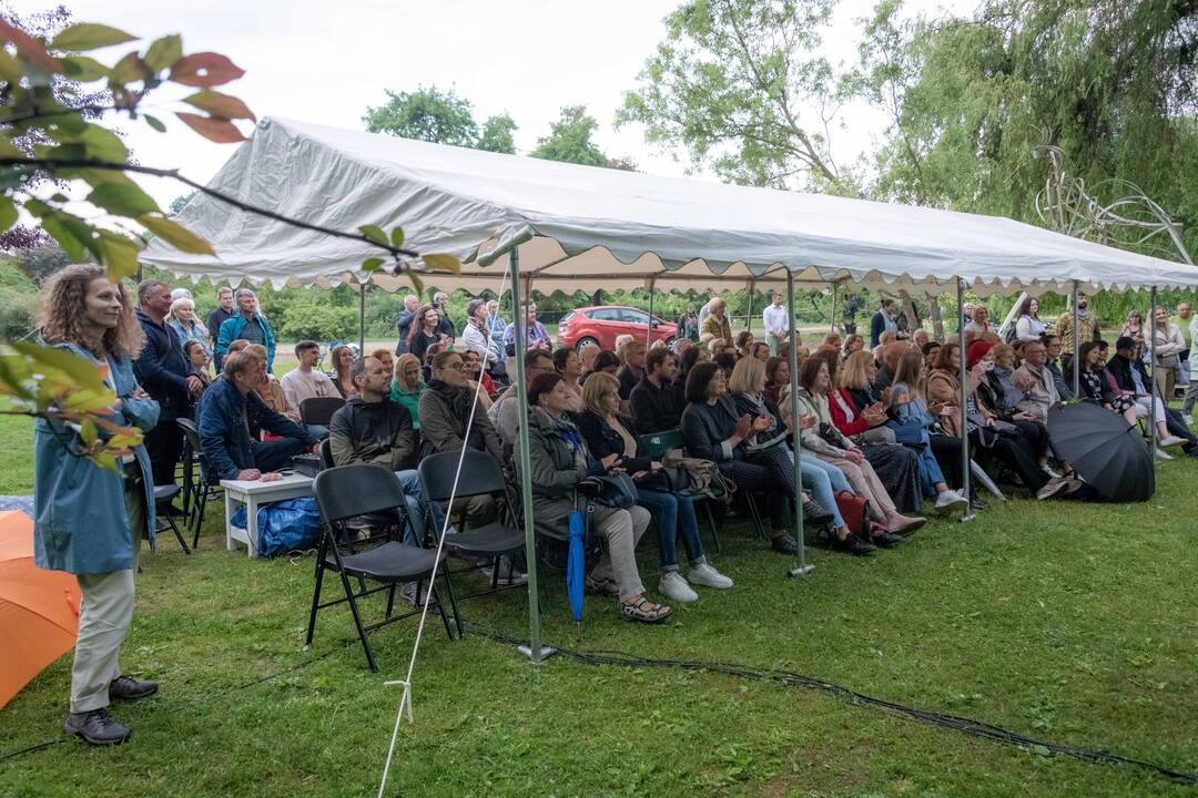 D. Razausko akustinis koncertas VDU Botanikos sode