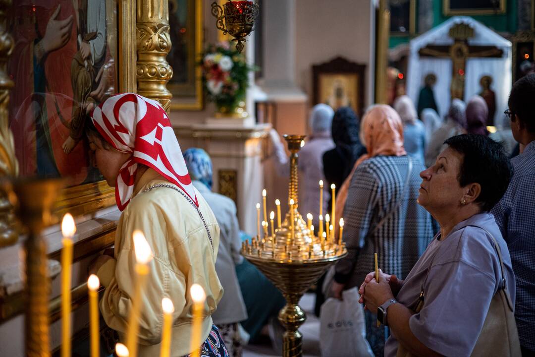 Religinė procesija aplink Šv. Dvasios vienuolyną