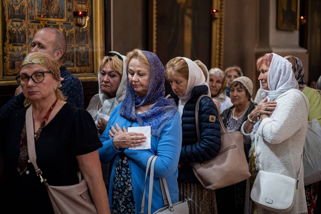 Religinė procesija aplink Šv. Dvasios vienuolyną