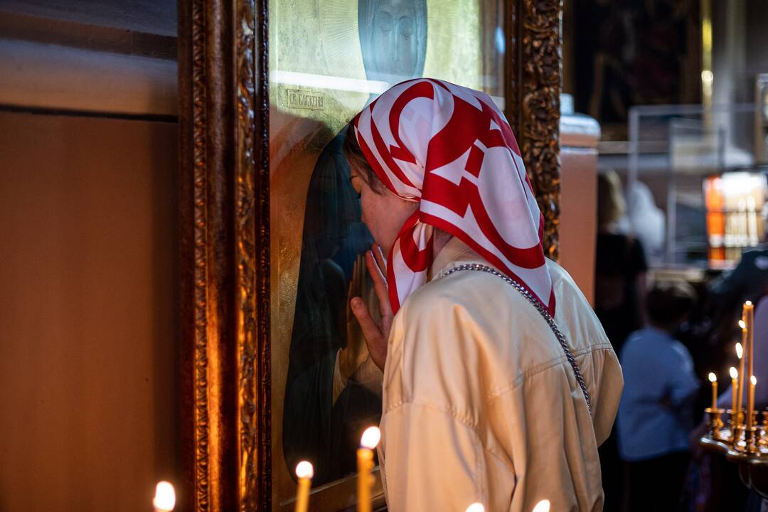 Religinė procesija aplink Šv. Dvasios vienuolyną