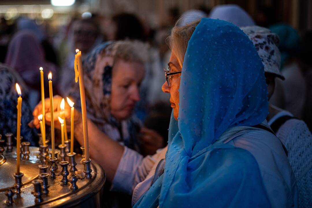 Religinė procesija aplink Šv. Dvasios vienuolyną