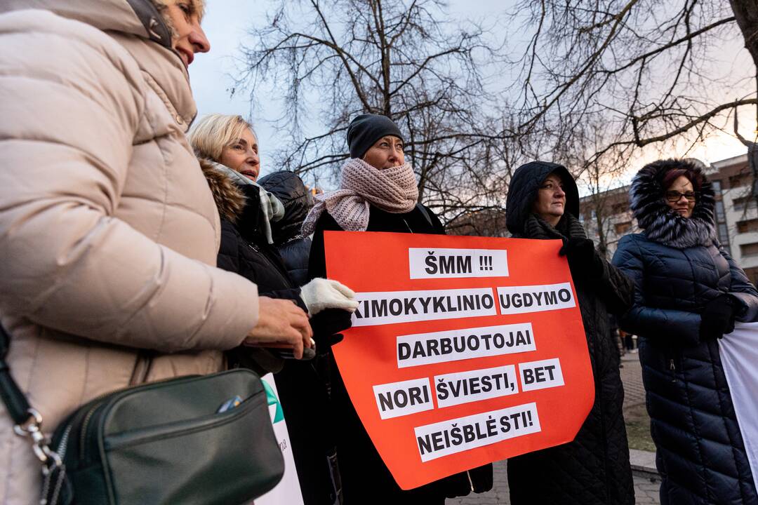 Mokytojai atnaujino streiką: prie Seimo – mitingas