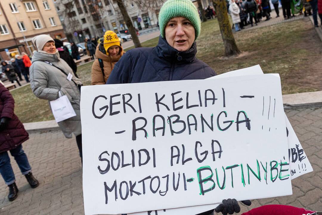 Mokytojai atnaujino streiką: prie Seimo – mitingas