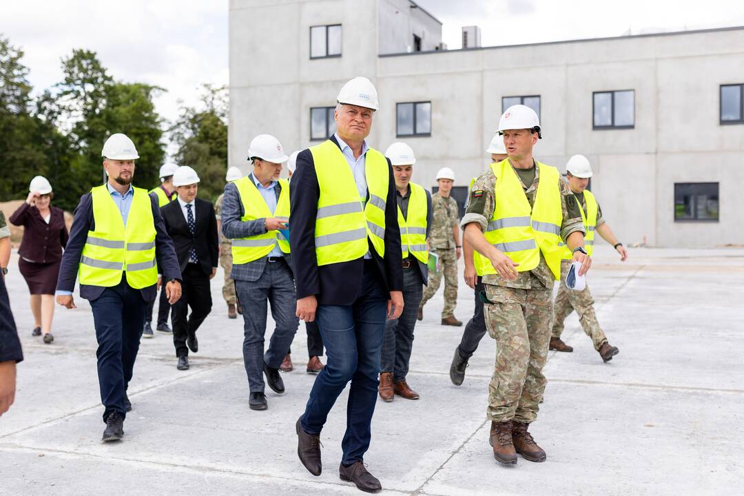 Prezidentas lankėsi karinio miestelio statybvietėje Pajūrio miestelyje