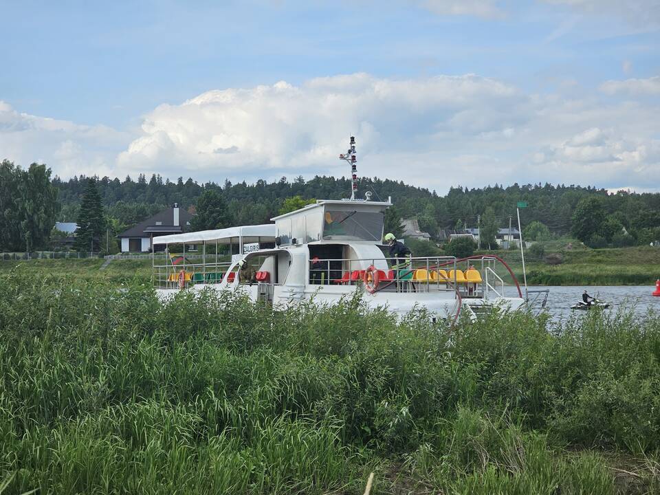 Pakaunėje degė laivas „Žalgiris“