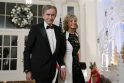 Elitas: B.Arnault su žmona H. Mercier-Arnault buvo tarp svečių E. Macrono vardu surengtoje vakarienėje Baltuosiuose rūmuose, Prancūzijos prezidentui lankantis JAV.
