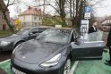 Ekonomija: 100 km įveikti daugeliu elektromobilių kainuoja du tris eurus, o benzininiu ar dyzeliniu analogu – keliskart brangiau.