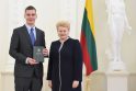 Pasiekimas: Klaipėdos suaugusiųjų gimnazijos mokinį T.Girtą sveikino Prezidentė Dalia Grybauskaitė.